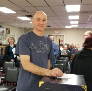 An Acme Markets member voting on the proposed contract.