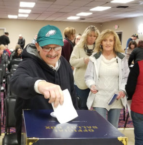 An Acme Markets member voting on the proposed contract.