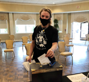 A member voting at the Acme (Meat) contract ratification on 9/16/2020.