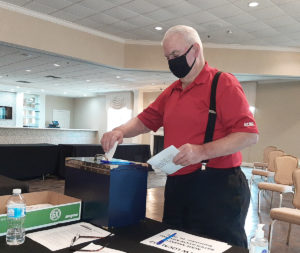 A member voting at the Acme (Meat) contract ratification on 9/16/2020.