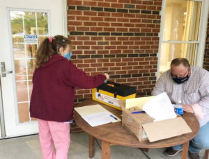 A member voting at the contract ratification on 10/16/20.