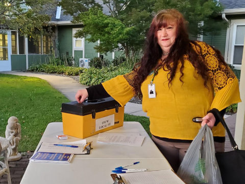 A member voting at the Victoria Commons ratification meeting, 2021.