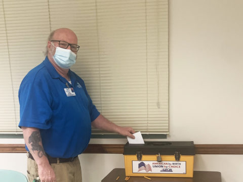 A member voting at the Crothall Healthcare ratification meeting on 3/22/22.