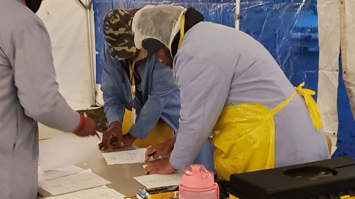 Fish cutters and packers at Samuels and Son Seafood voting on their contract, 10/5/2022.